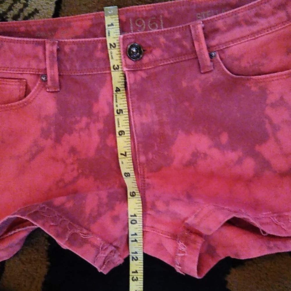 Super cute DL1961 Stella denim shorts. - Picture 8 of 8